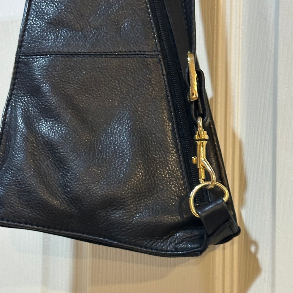 Shveta Black Pebbled Leather Sling Bag Crossbody Teardrop Backpack Gold Hardware - Picture 5 of 10